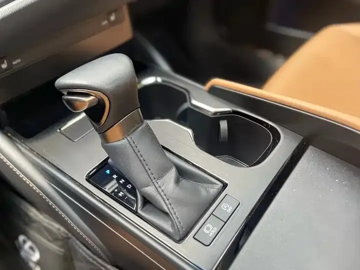 Lexus ES 2023 model 200 Premium Edition 12