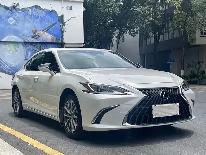 Lexus ES 2023 model 200 Premium Edition 3