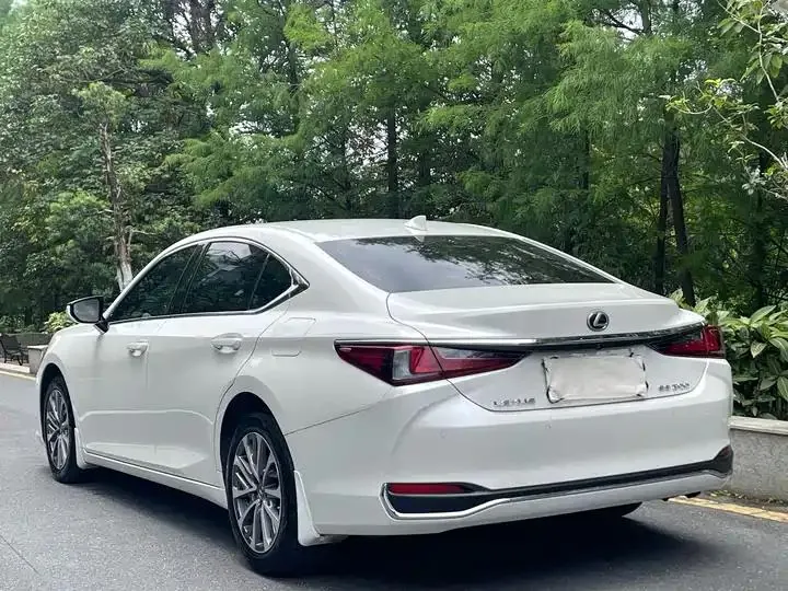 Lexus ES 2023 model 200 Premium Edition 5