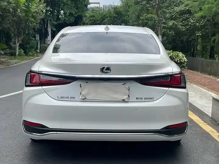 Lexus ES 2023 model 200 Premium Edition 6