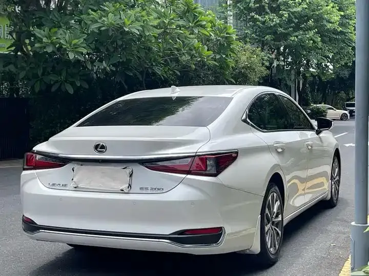 Lexus ES 2023 model 200 Premium Edition 7