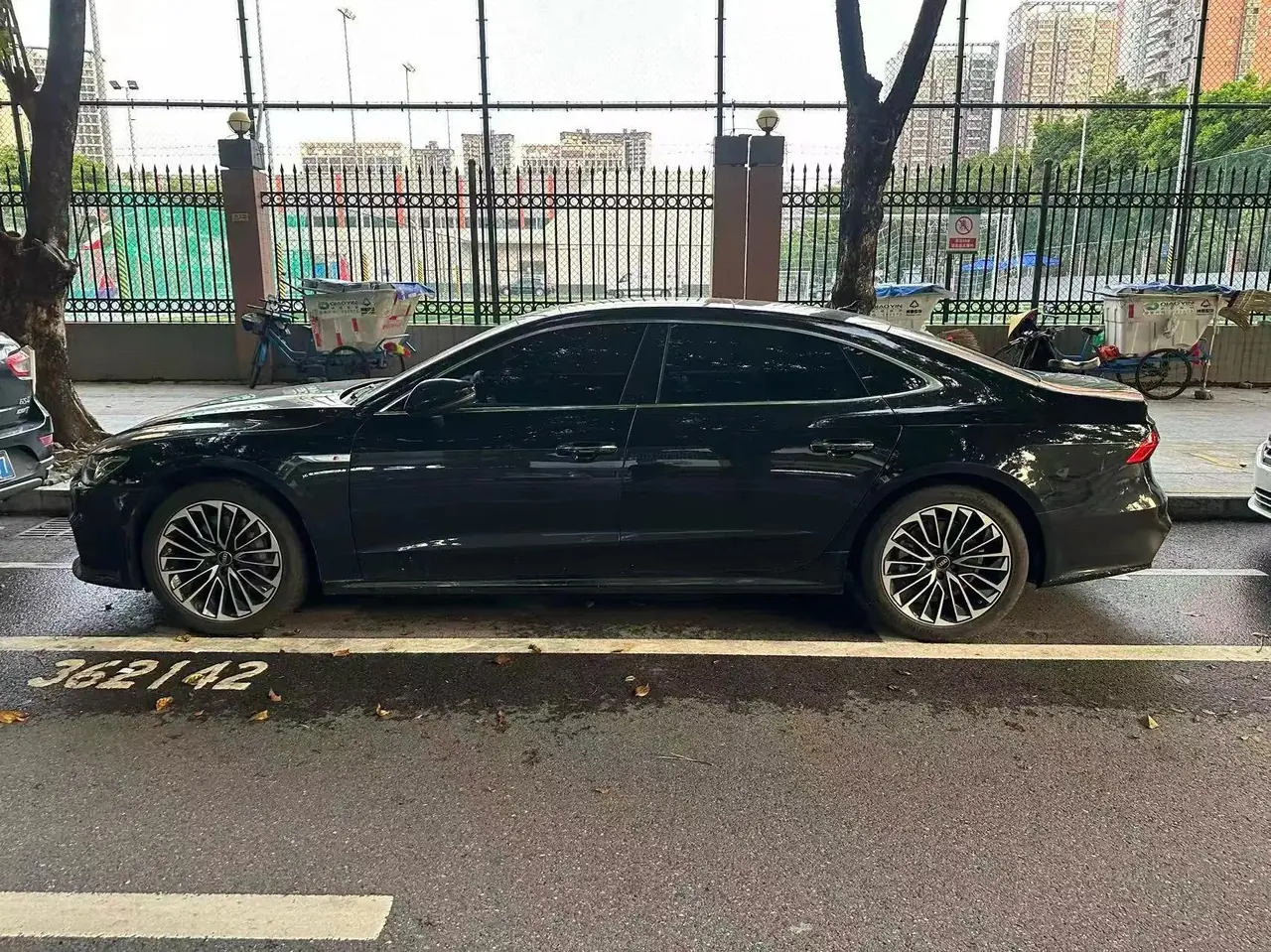 Audi 2024 A7L 2.0TFSI 45TFSI Luxury Automatic 3