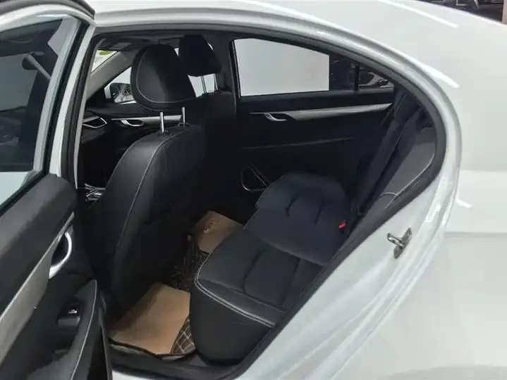Emgrand 2020 1.5L CVT Luxury Model 11