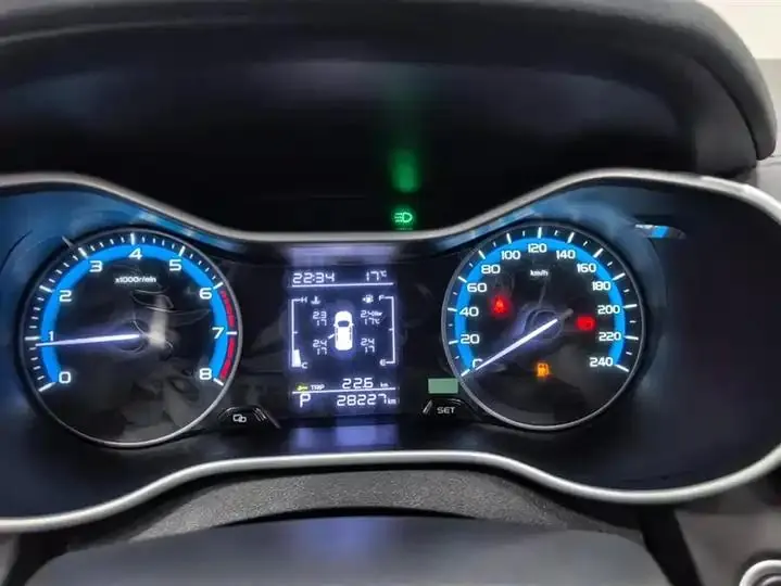 Emgrand 2020 1.5L CVT Luxury Model 14
