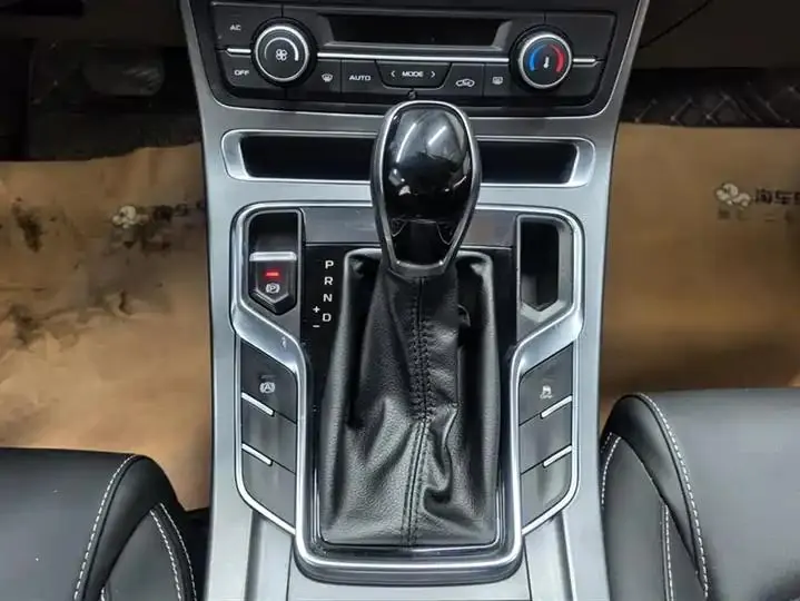 Emgrand 2020 1.5L CVT Luxury Model 16