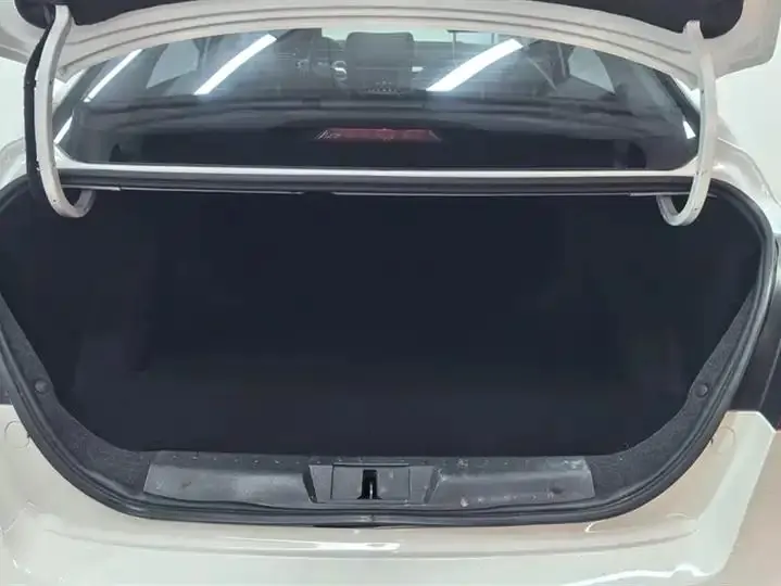 Emgrand 2020 1.5L CVT Luxury Model 4