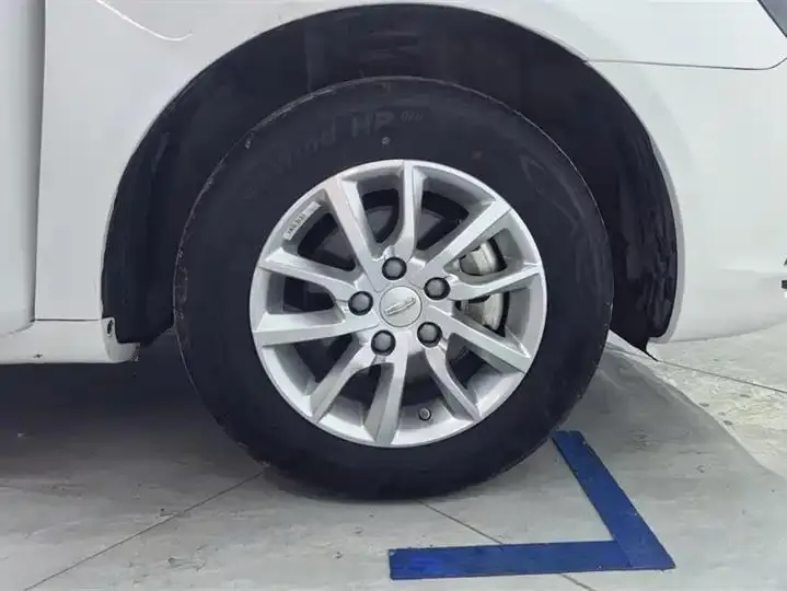 Emgrand 2020 1.5L CVT Luxury Model 6