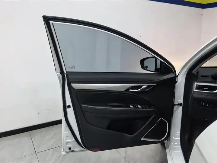Emgrand 2020 1.5L CVT Luxury Model 7