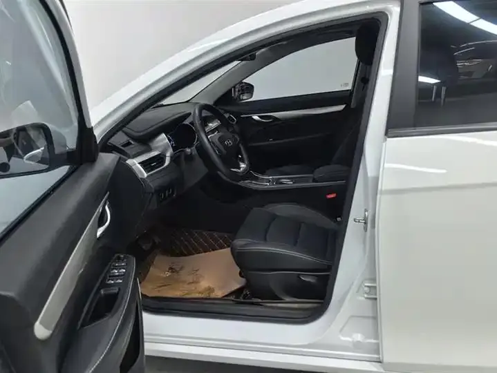 Emgrand 2020 1.5L CVT Luxury Model 9