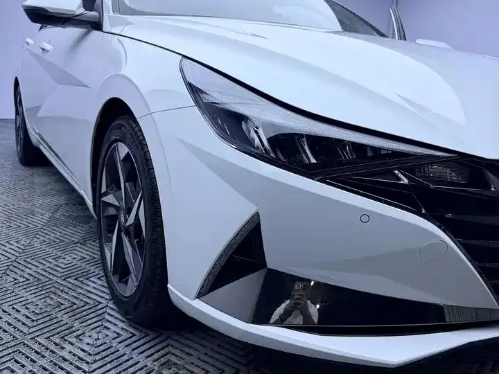 Elantra 2022 1.5L CVT Luxury Edition 3