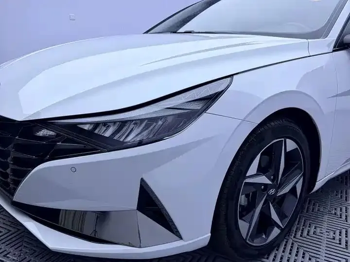Elantra 2022 1.5L CVT Luxury Edition 4