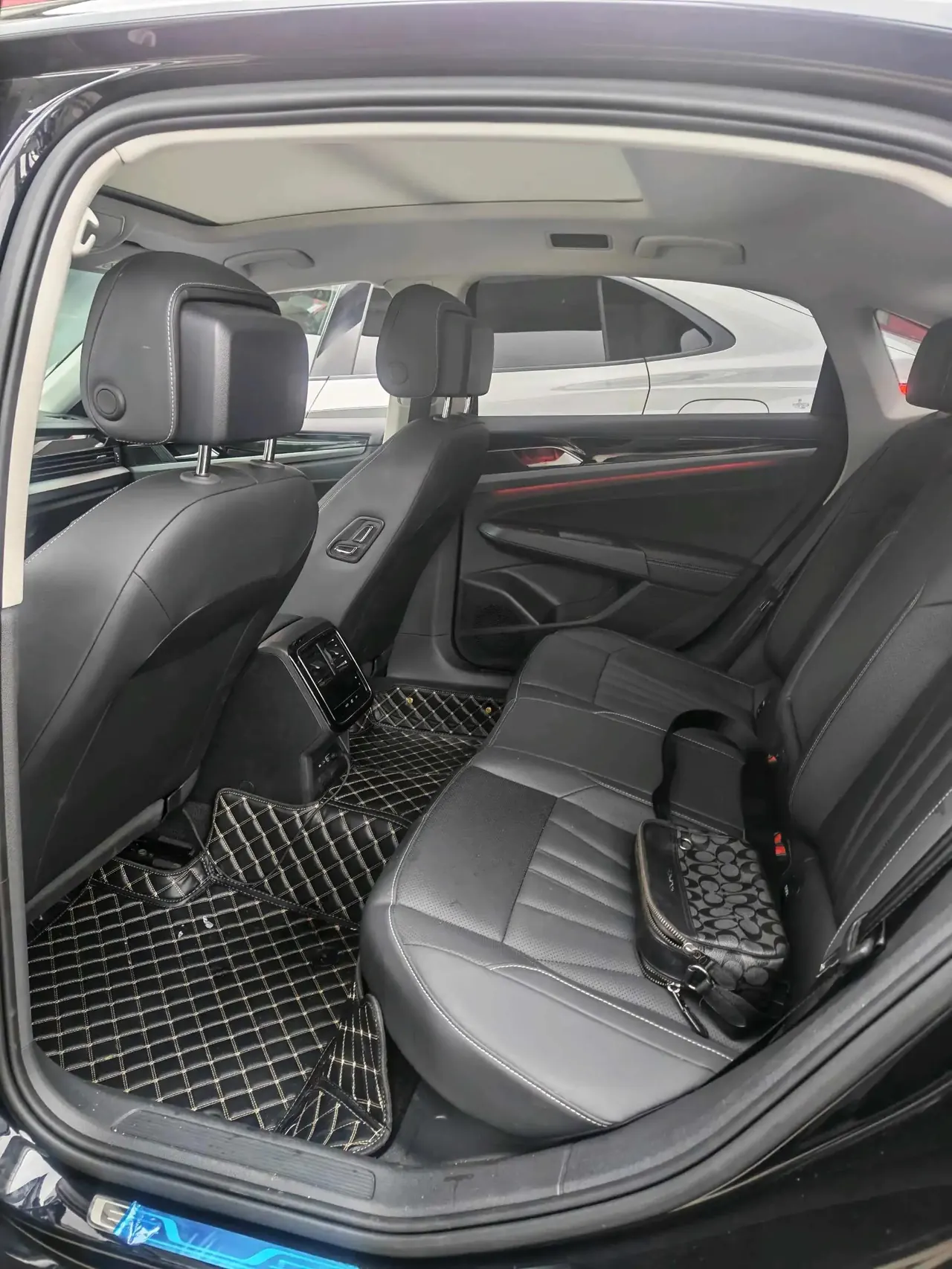 Volkswagen 2025 Passat 2.0TSI 330TSI outstanding elite edition automatic gear 3