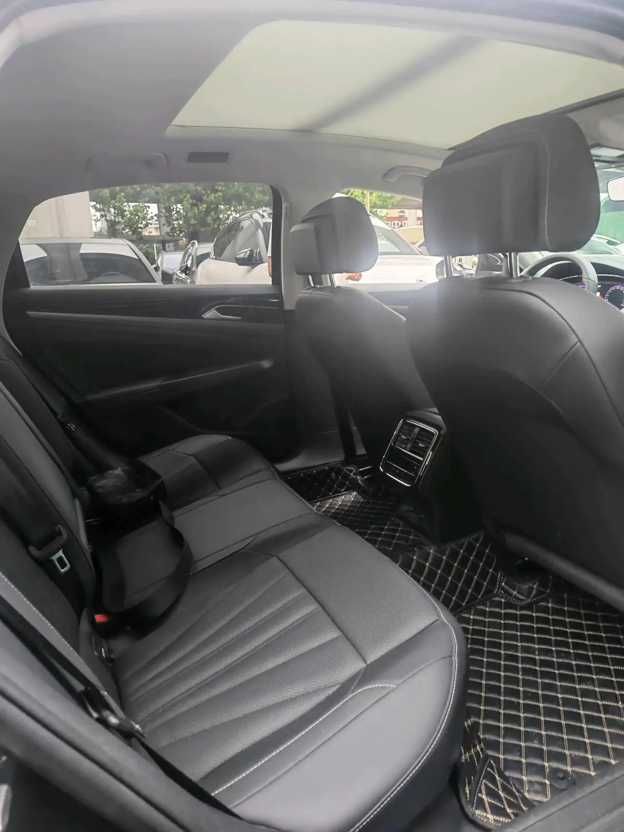 Volkswagen 2025 Passat 2.0TSI 330TSI outstanding elite edition automatic gear 5