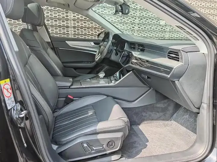 Audi A6L 2023 40 TFSI Deluxe Elegant 11