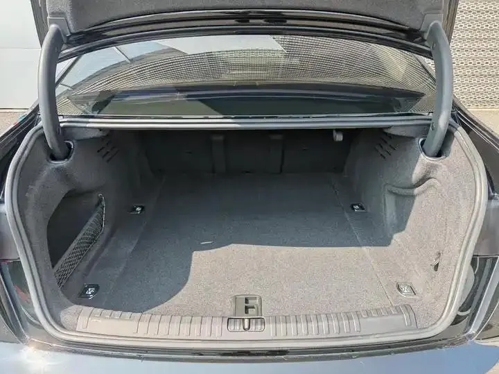 Audi A6L 2023 40 TFSI Deluxe Elegant 16