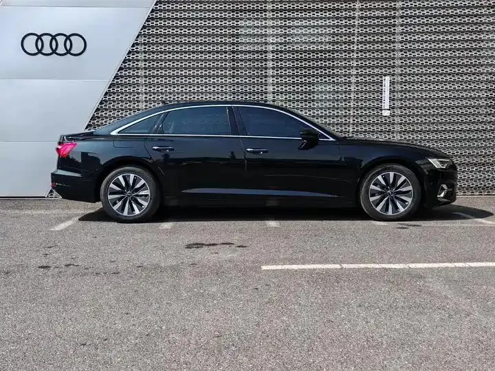 Audi A6L 2023 40 TFSI Deluxe Elegant 3