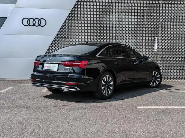 Audi A6L 2023 40 TFSI Deluxe Elegant 4