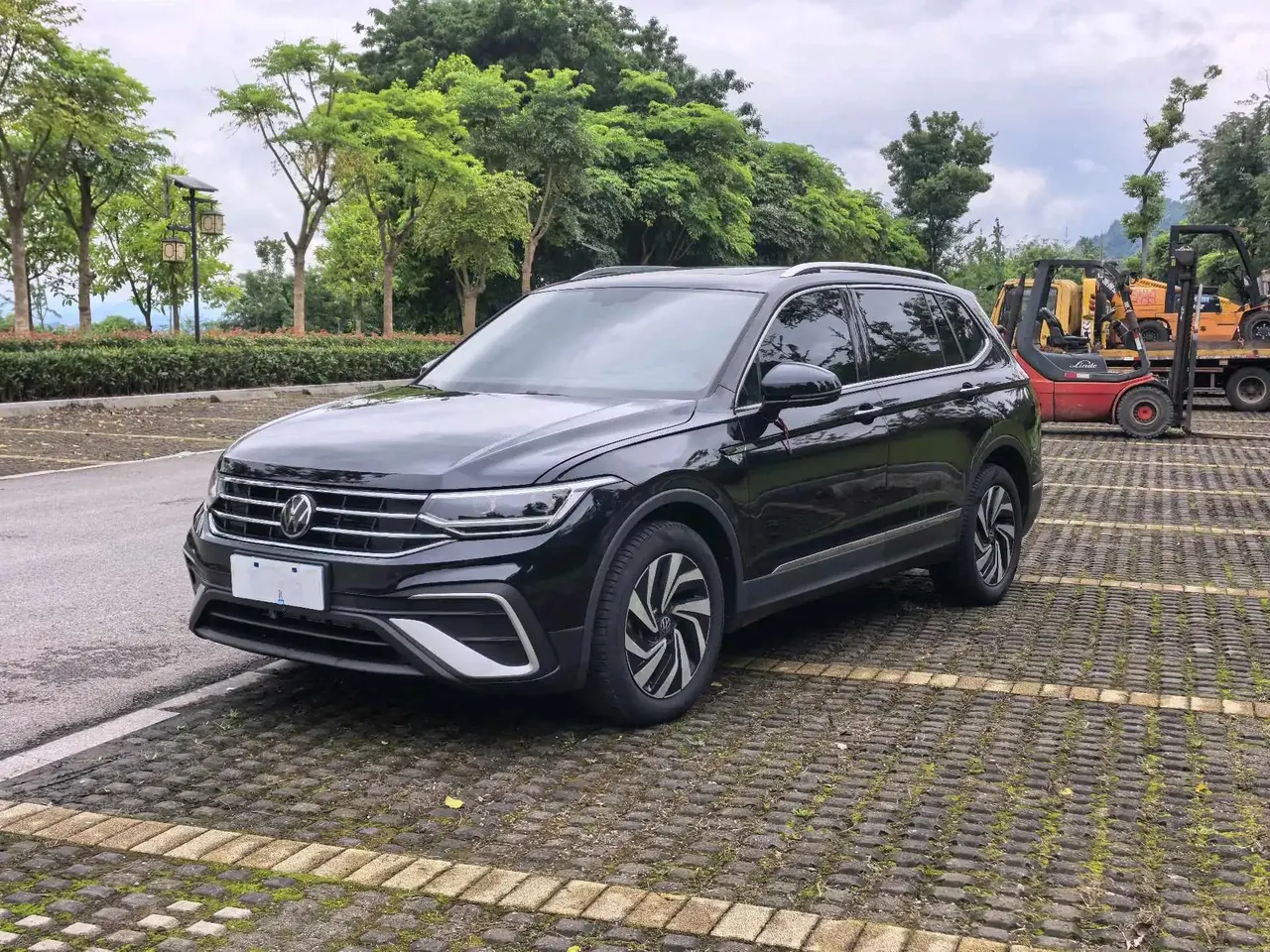 Открыть галерею: Tiguan L 2022 330TSI Automatic Two-Drive Smart Edition
