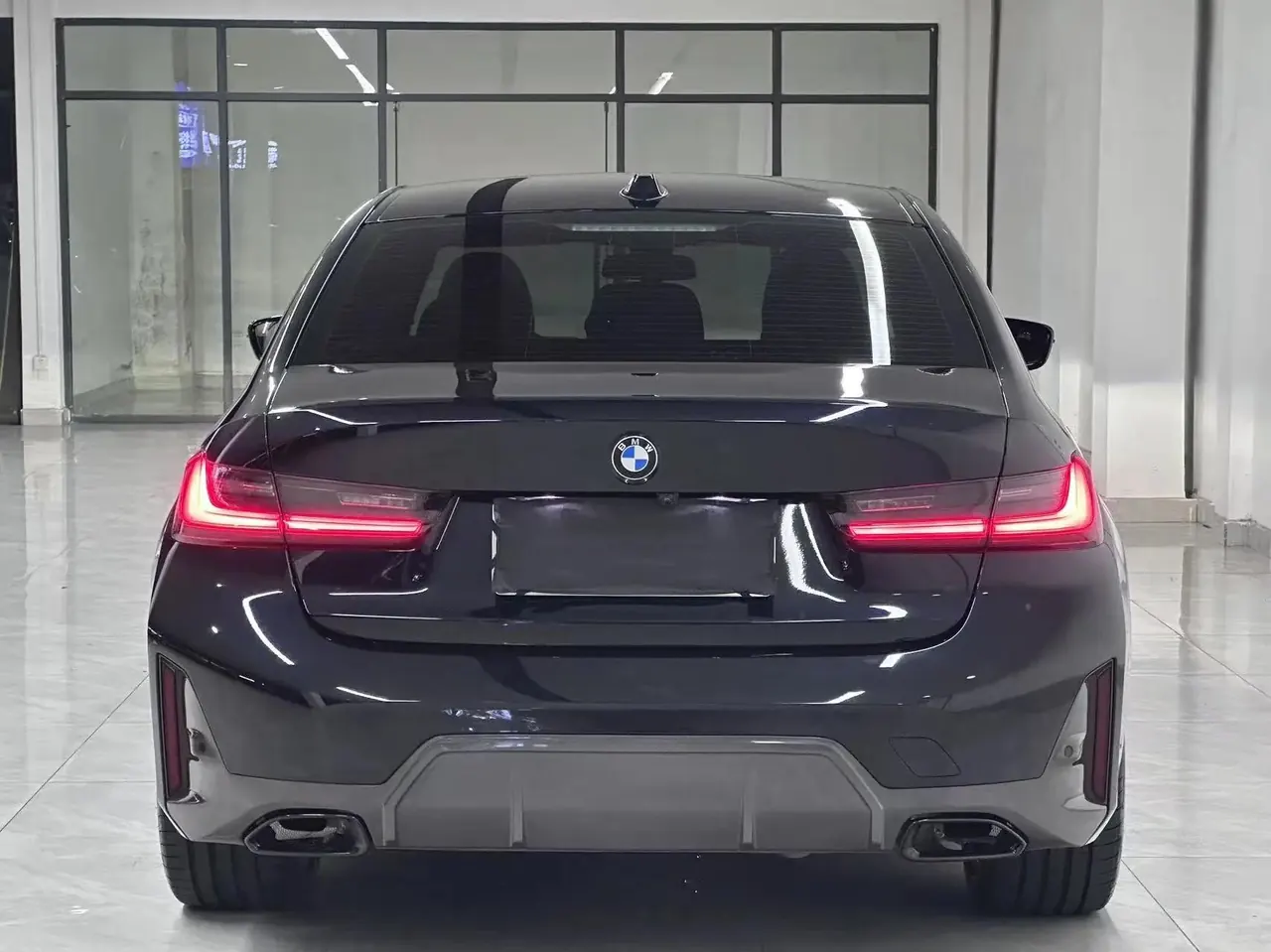 BMW 3 Series 2023 330i M Sports Night Suit 9