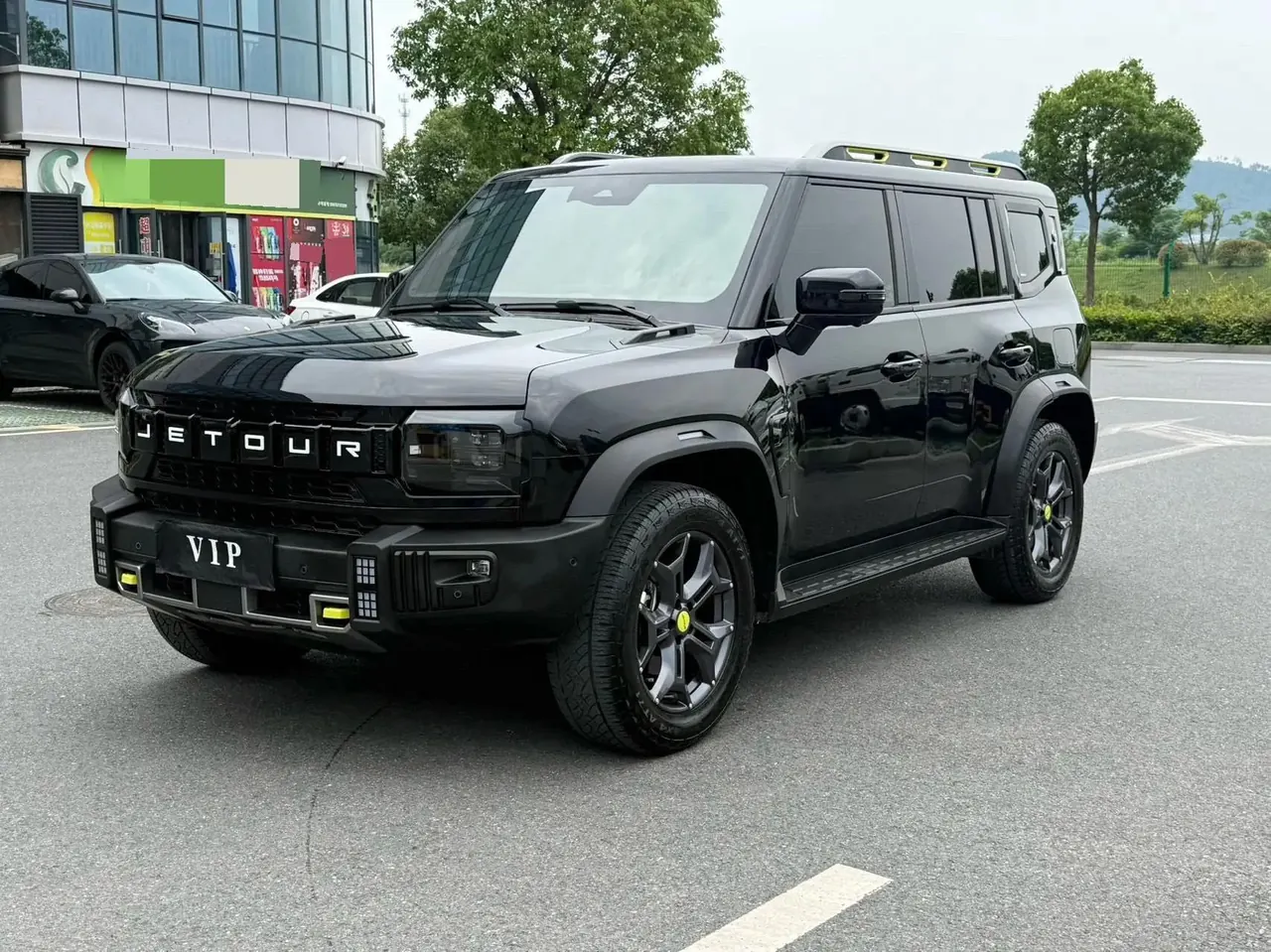 Open image lightbox: Jetour 2024 Traveler 2.0T Four-wheel Drive Through PRO Entertainment Edition Automatic Gear