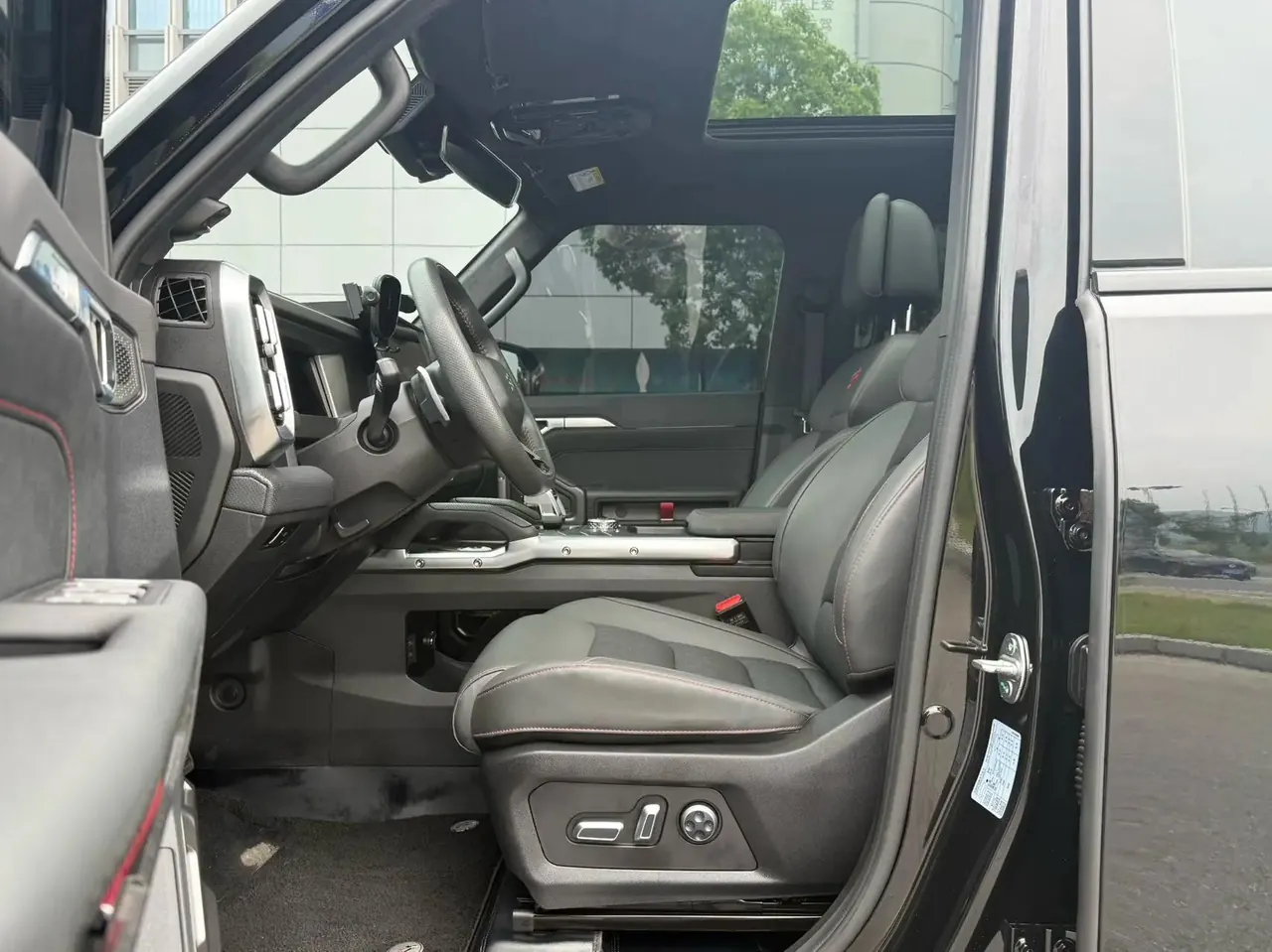 Jetour 2024 Traveler 2.0T Four-wheel Drive Through PRO Entertainment Edition Automatic Gear 4