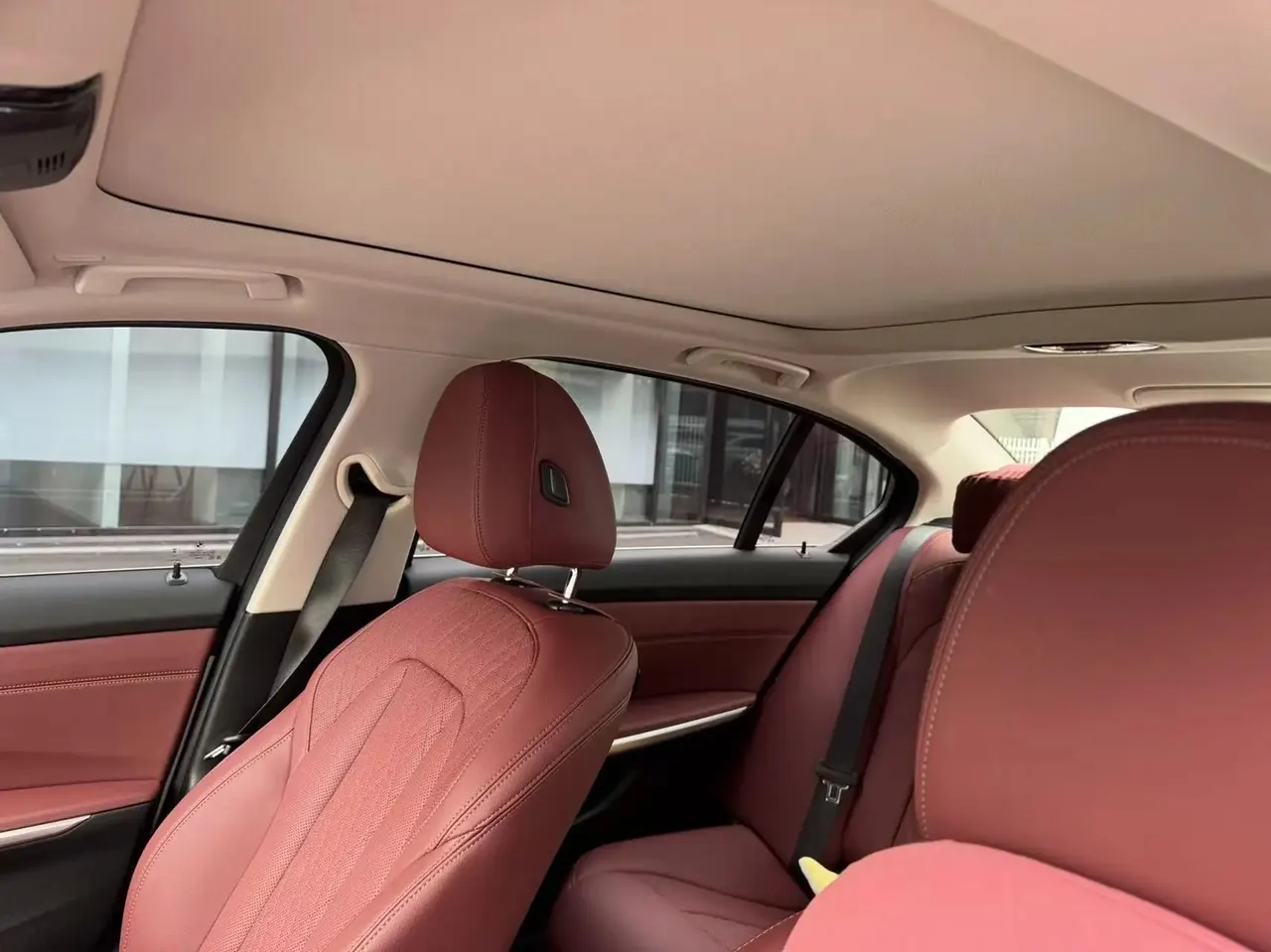 BMW 2025 i3 eDrive 35 L automatic gear 2