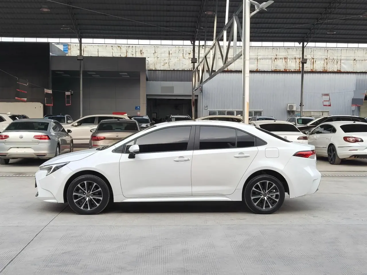 Levin 2022 185T CVT Luxury Edition 5