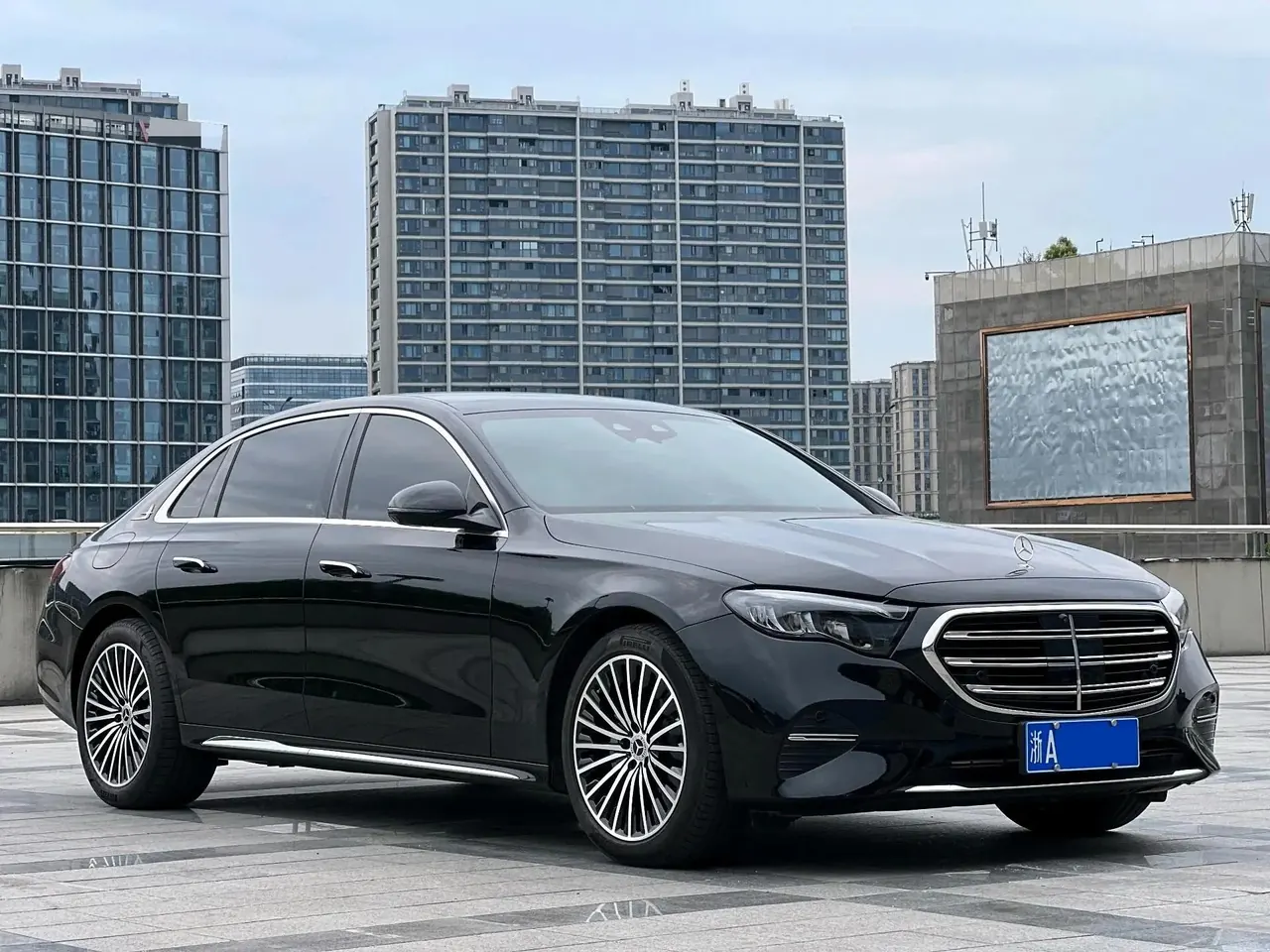 Mercedes Benz E-Class 2024 Model E 300 L 48V 2.0T Luxury Automatic 3