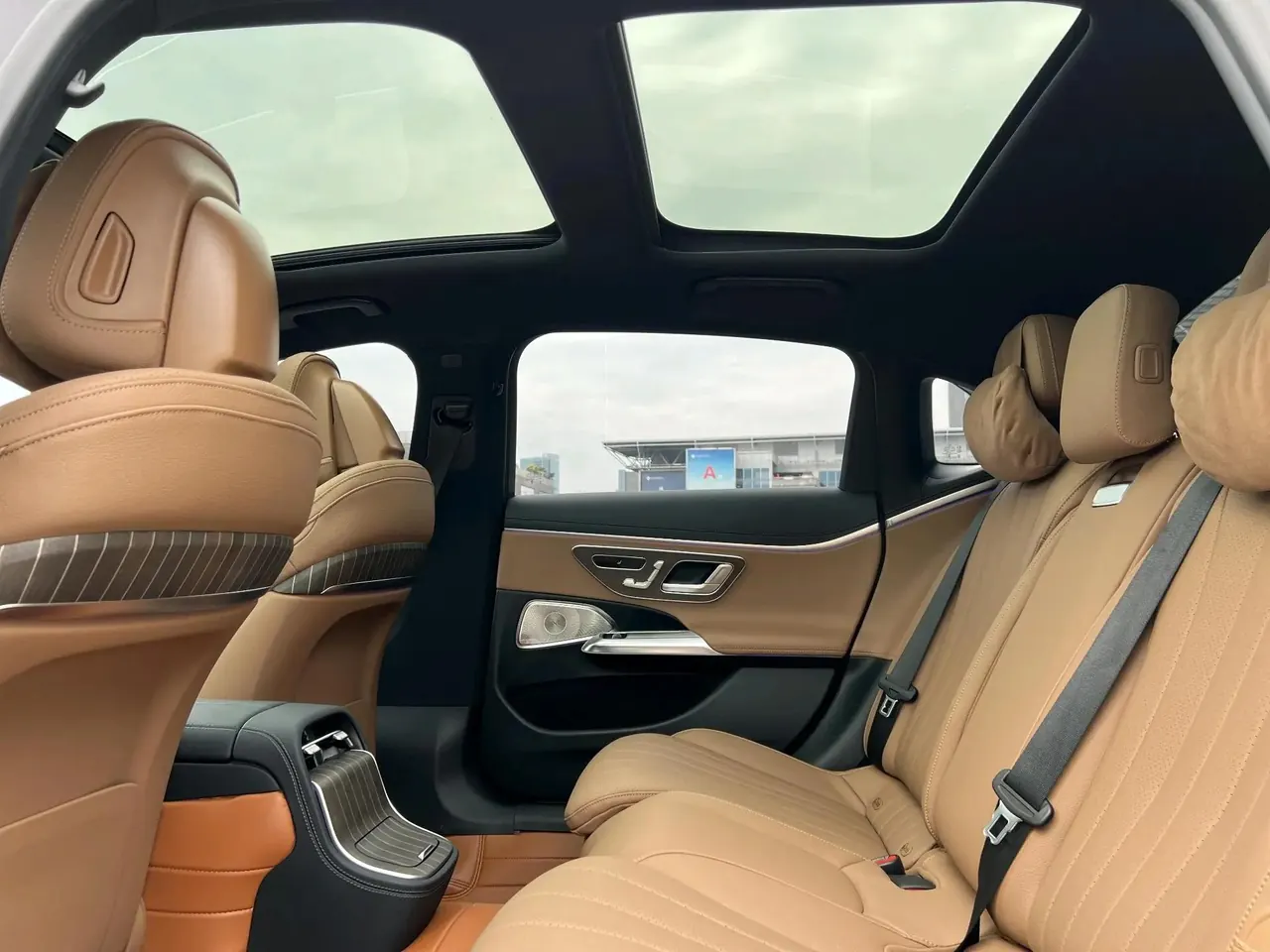 Mercedes Benz E-Class 2024 Model E 300 L 48V 2.0T Luxury Automatic 5