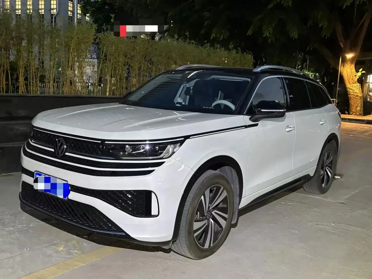 Volkswagen 2023 model tour R-Line 2.0TSI 380TSI four-wheel drive parade version automatic gear - View 1