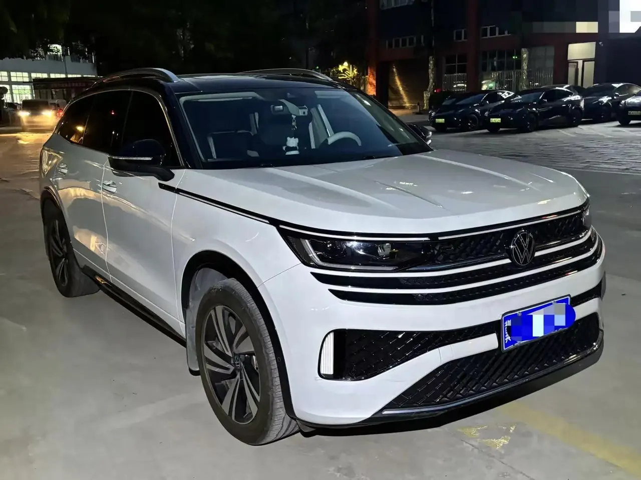 Volkswagen 2023 model tour R-Line 2.0TSI 380TSI four-wheel drive parade version automatic gear 3