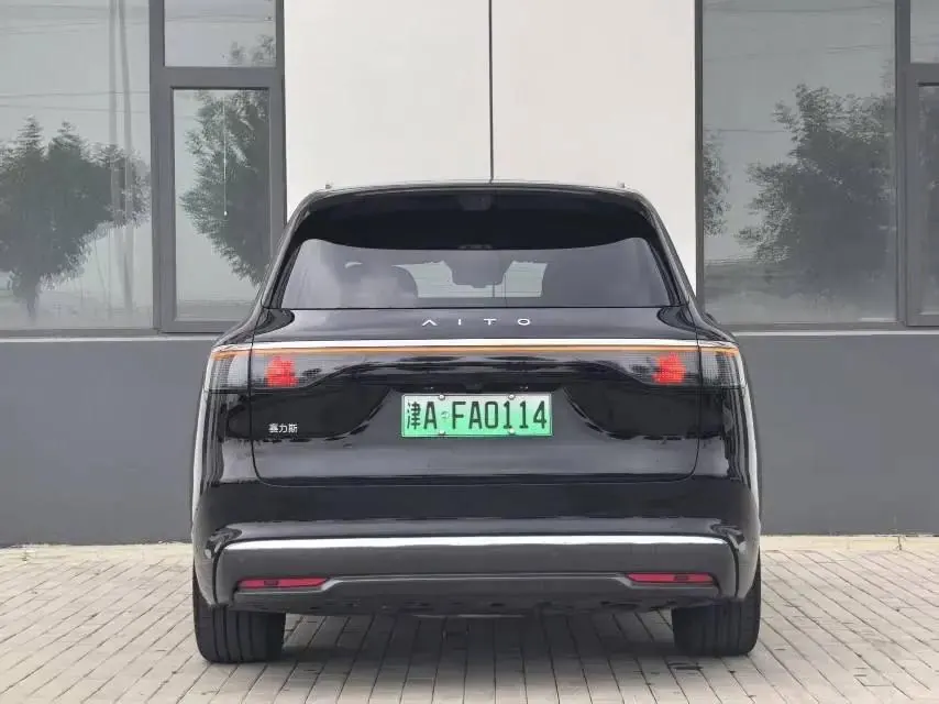 AITO M8 2025 extended range Max version 53.4kWh 6-seat version 7