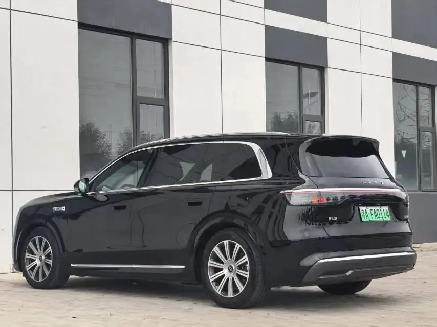 AITO M8 2025 extended range Max version 53.4kWh 6-seat version 9