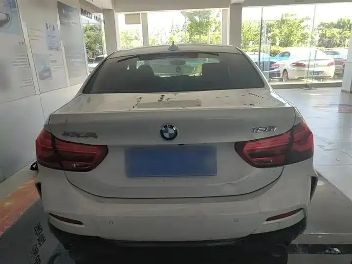 BMW 1 Series 2022 125i M Sport Night Edition 6