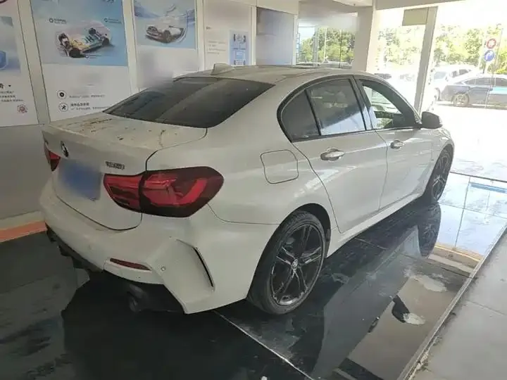 BMW 1 Series 2022 125i M Sport Night Edition 7