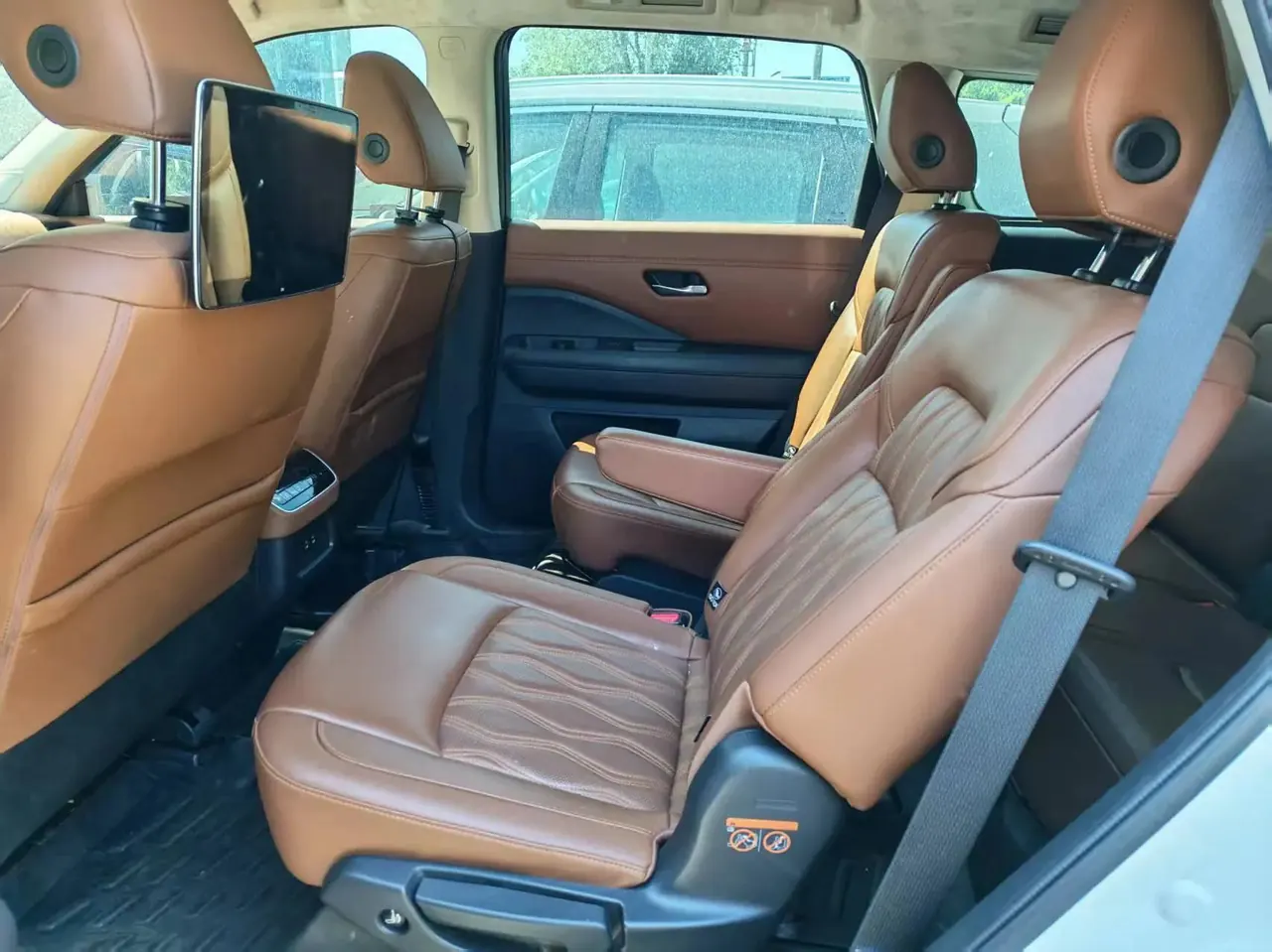 Explorer Land 2024, 380 VC-TURBO All-Wheel Drive Prestige Edition, 6-Seater 3