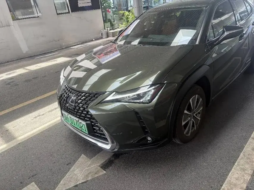 Open image lightbox: Lexus UX New Energy 2020 300e Pure Yue Edition