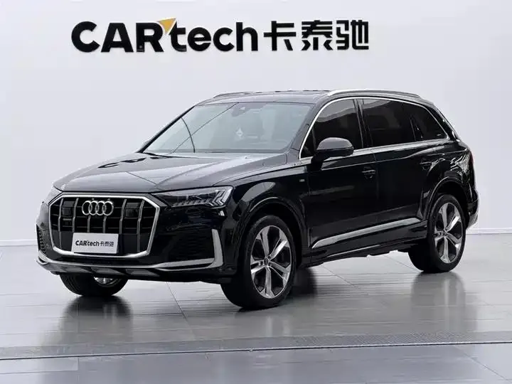 Открыть галерею: Audi Q7 2023 55 TFSI quattro S Distinguished Model