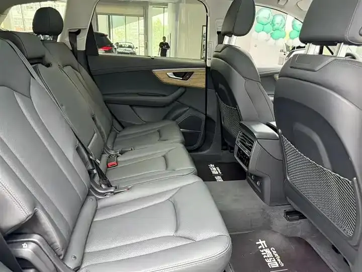 Audi Q7 2023 55 TFSI quattro S Distinguished Model 10