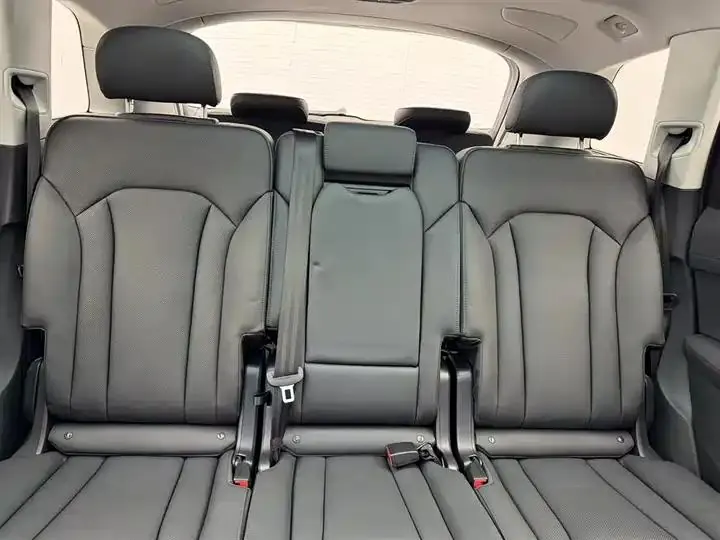Audi Q7 2023 55 TFSI quattro S Distinguished Model 11