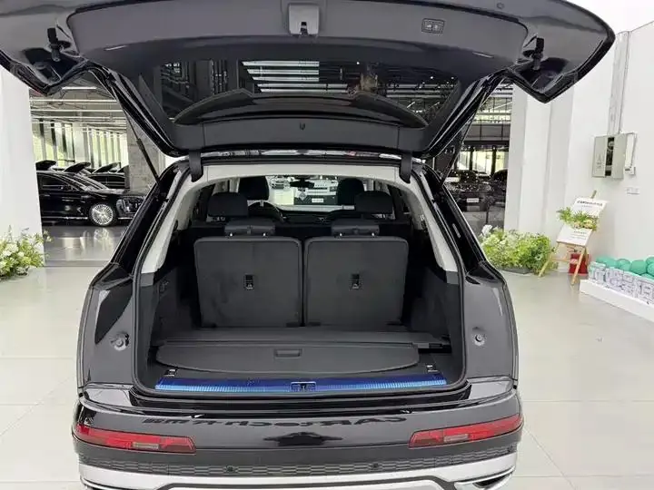 Audi Q7 2023 55 TFSI quattro S Distinguished Model 26
