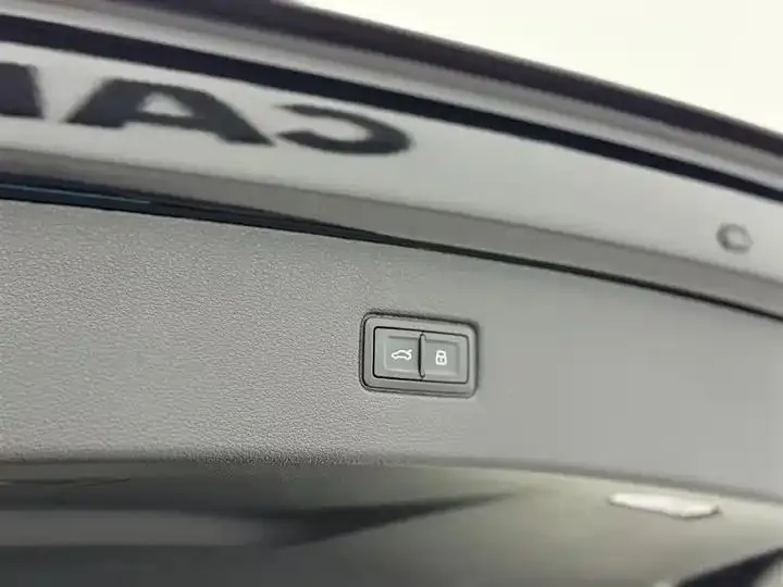 Audi Q7 2023 55 TFSI quattro S Distinguished Model 28