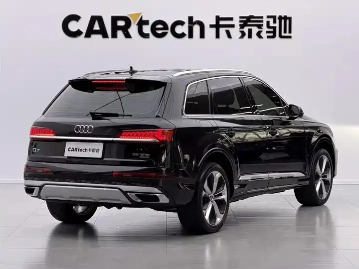 Audi Q7 2023 55 TFSI quattro S Distinguished Model 3