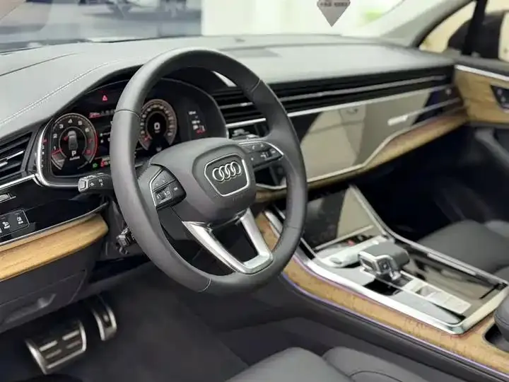 Audi Q7 2023 55 TFSI quattro S Distinguished Model 30