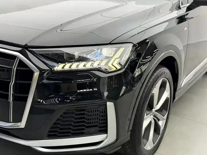 Audi Q7 2023 55 TFSI quattro S Distinguished Model 33