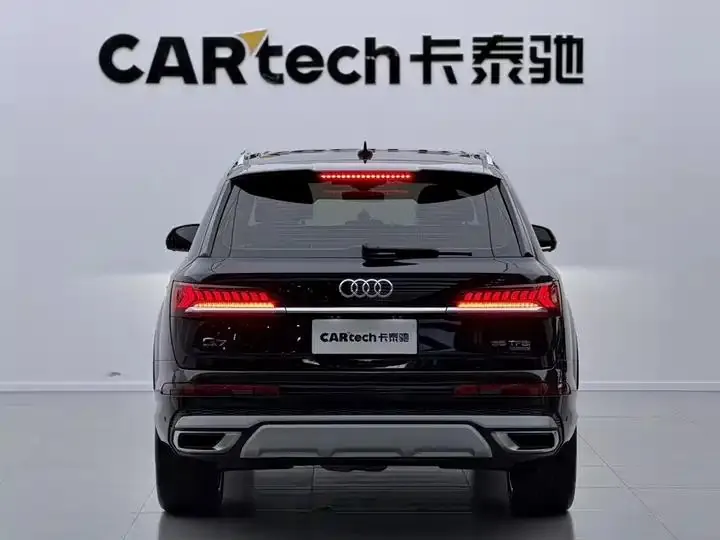 Audi Q7 2023 55 TFSI quattro S Distinguished Model 4