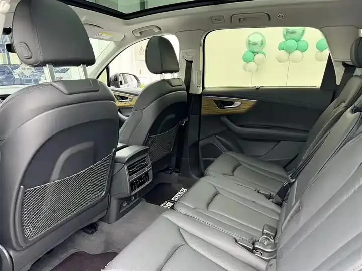 Audi Q7 2023 55 TFSI quattro S Distinguished Model 7