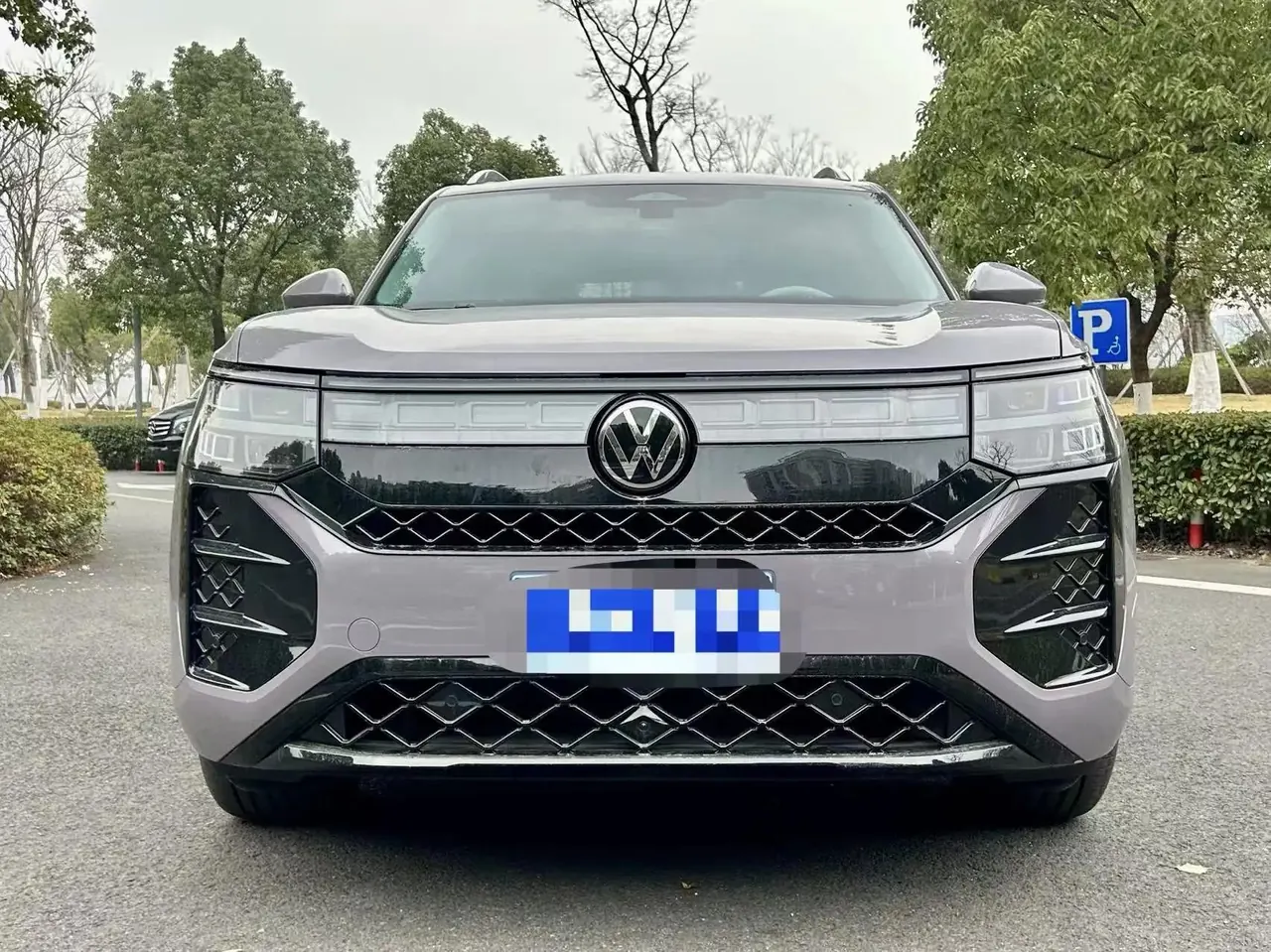 Volkswagen 2025 Touang Pro 2.0TSI 450TSI Four-wheel Drive Vertical and Horizontal Automatic Gear 2