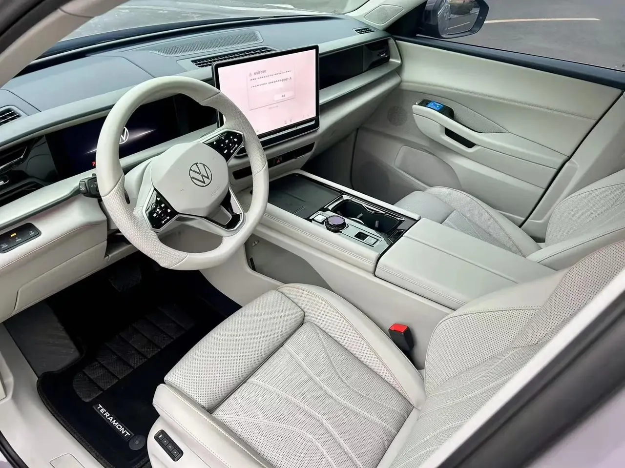 Volkswagen 2025 Touang Pro 2.0TSI 450TSI Four-wheel Drive Vertical and Horizontal Automatic Gear 3