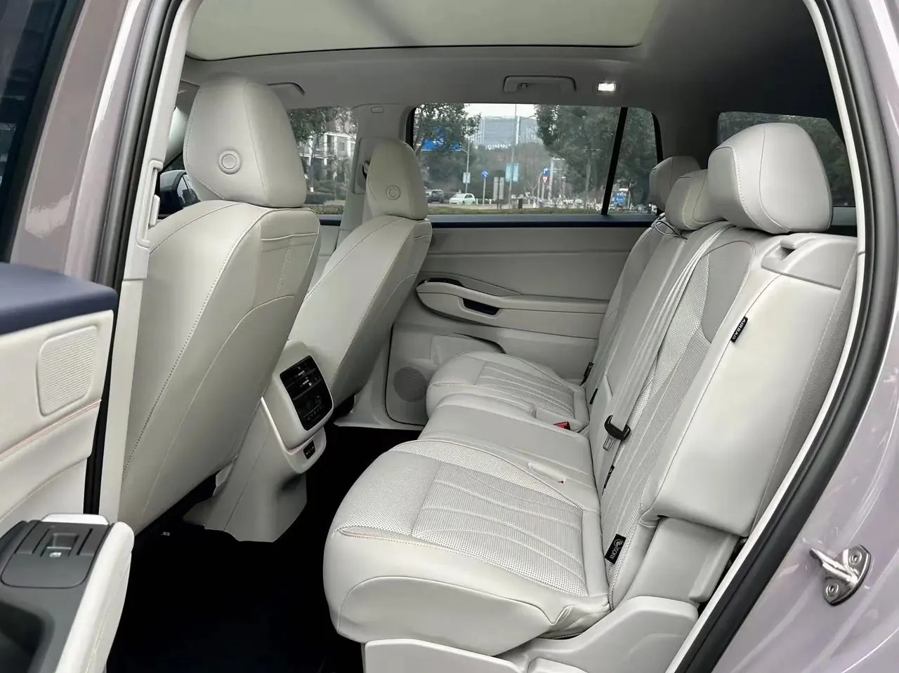 Volkswagen 2025 Touang Pro 2.0TSI 450TSI Four-wheel Drive Vertical and Horizontal Automatic Gear 5